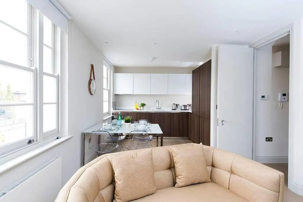 Image 5 of Recently redecorated spacious and Modern 1BR flat in West London