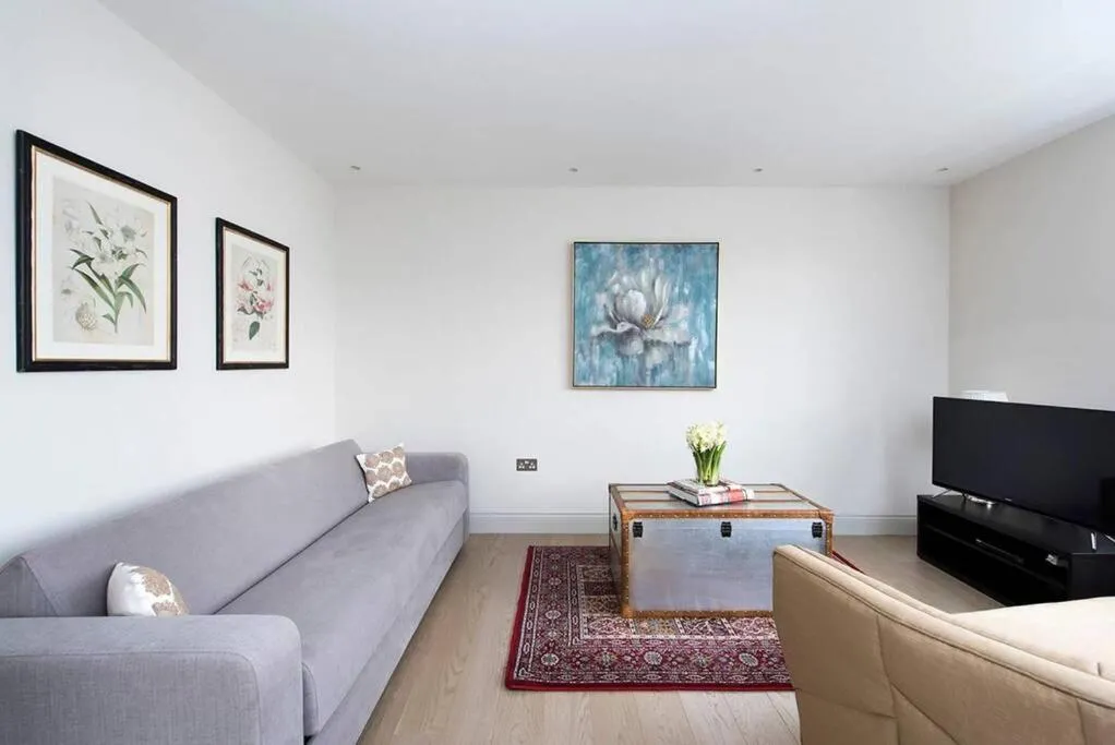 Image 3 of Recently redecorated spacious and Modern 1BR flat in West London