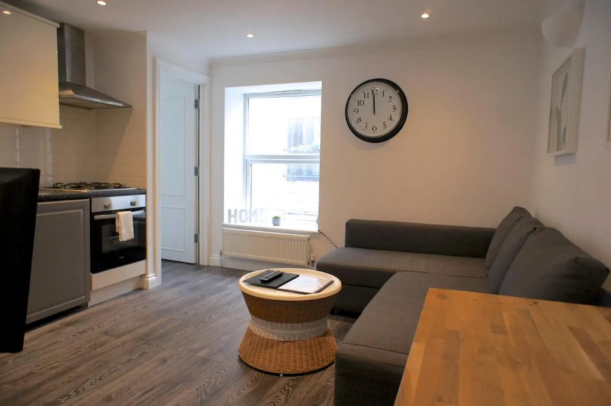 Image 4 of Redchurch House