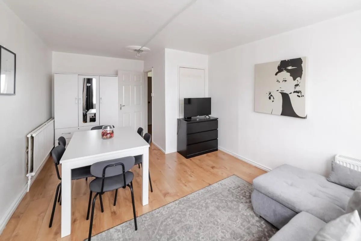 Image 5 of Regent’s Park Apartment