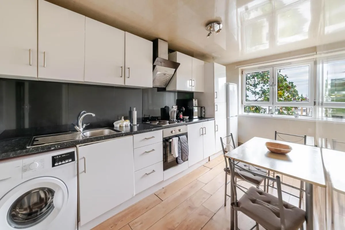 Image 4 of Regent’s Park Apartment