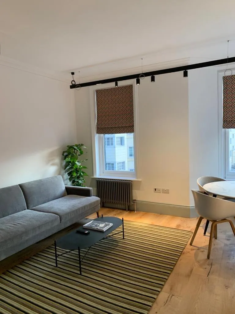 Image 4 of Regents Park Apartments