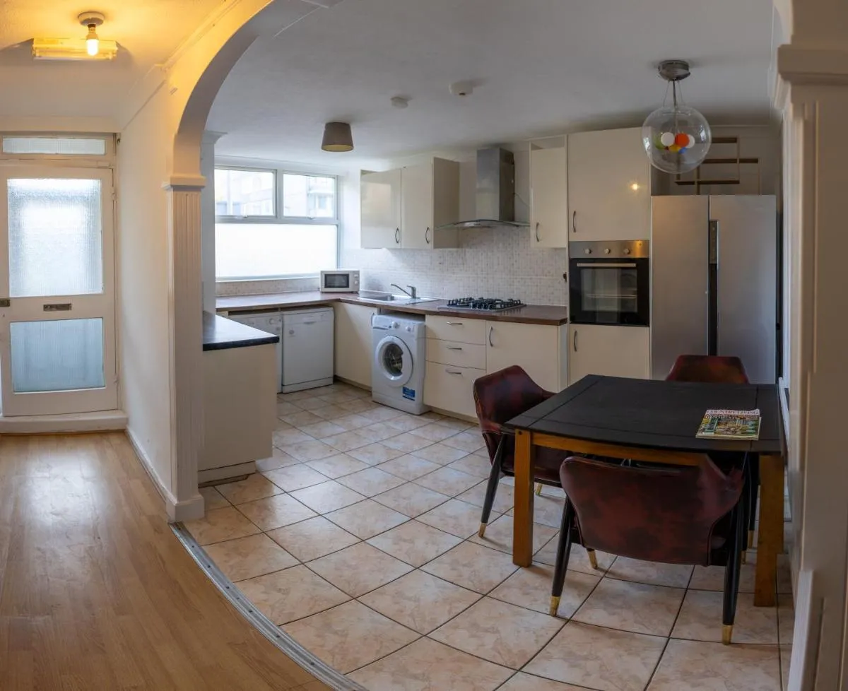 Image 4 of Regent’s Park Sleeps 8 Pet Friendly & Garden