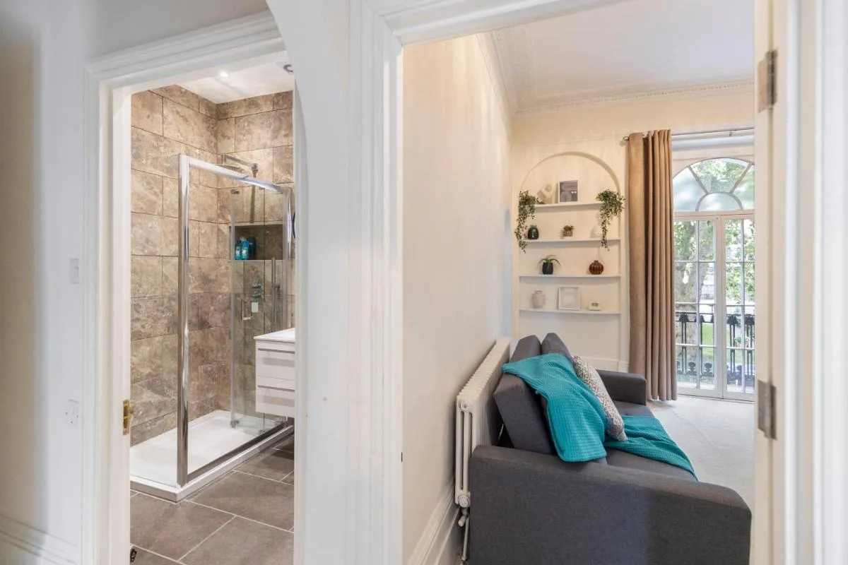 Image 3 of Regent’s Square Charming Flat