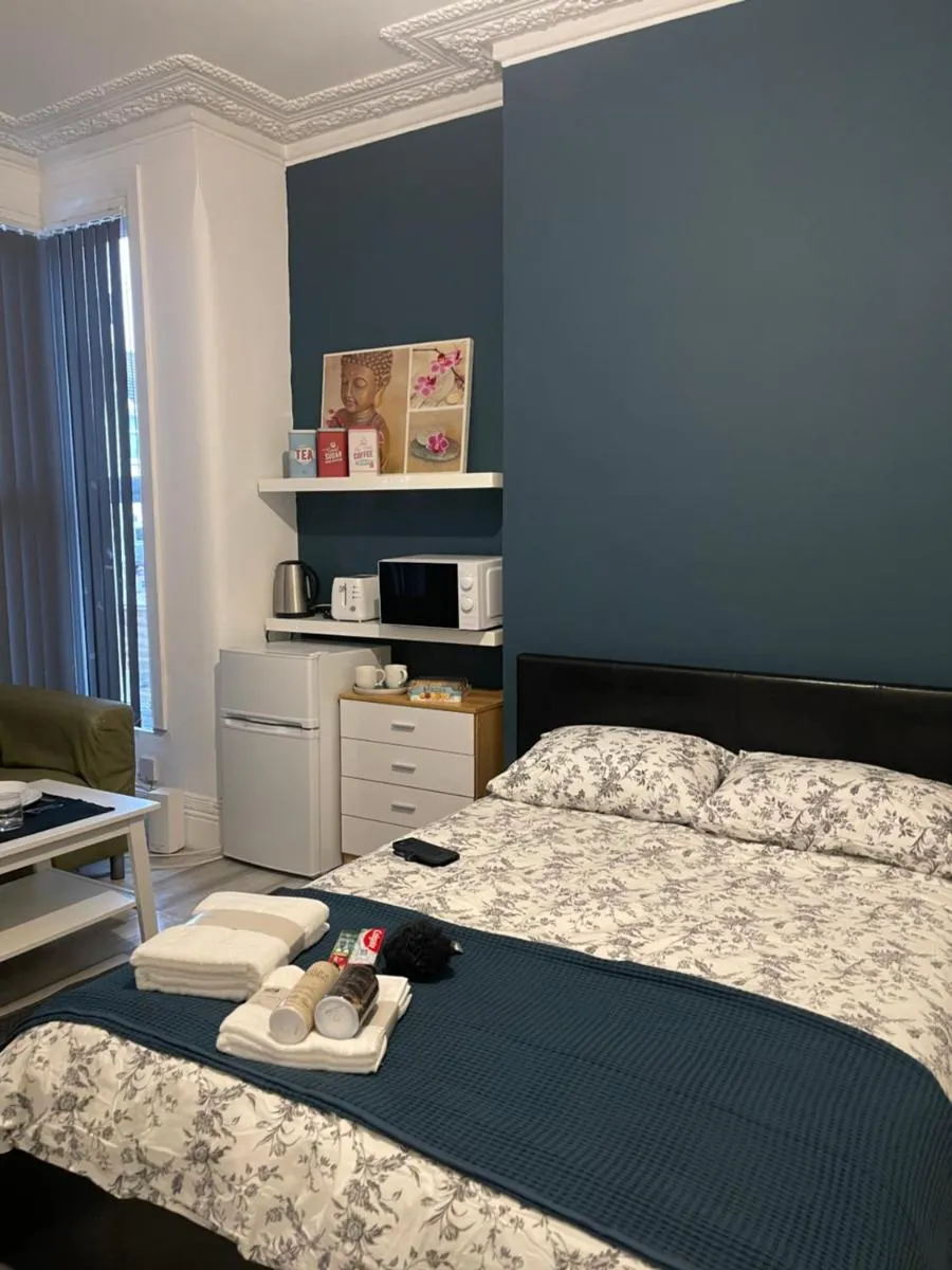 Image 5 of Rehman House GROUND FLOOR Studio 2 EXCLUSIVE USE OF PRIVATE BATHROOM & FREE PARKING