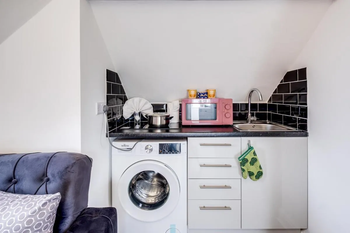 Image 4 of Relocation Loft, Fully Serviced & Uni-Linked, 10min tube