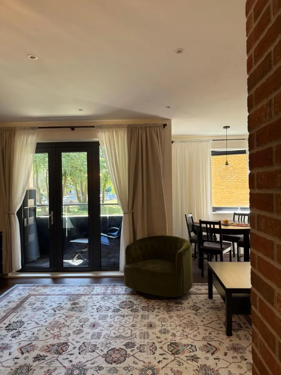 Image 4 of Renovated Charm – London Hideaway