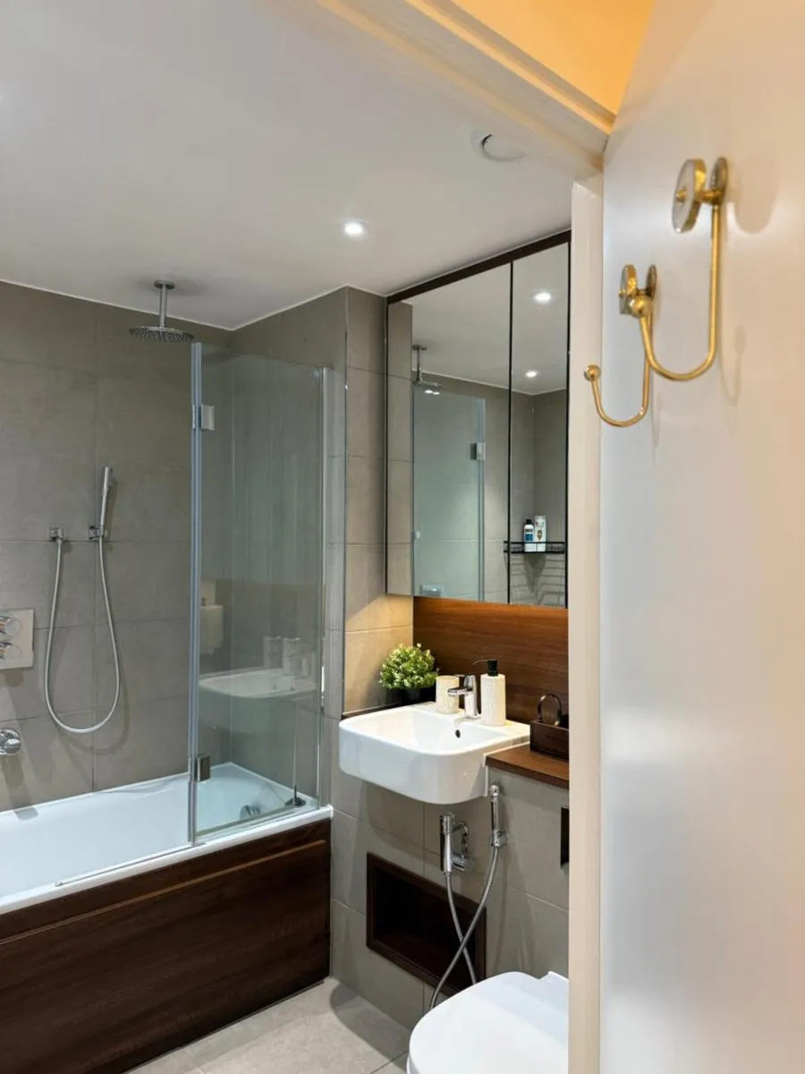 Image 3 of Renovated Charm – London Hideaway