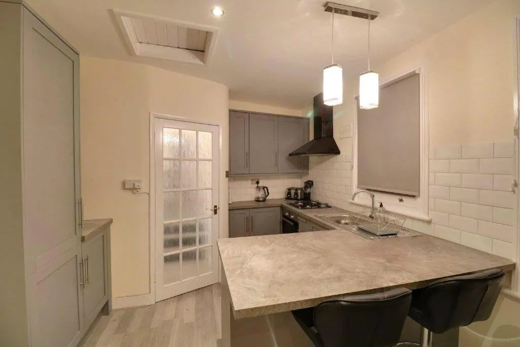 Image 4 of Replingham Road Apartment