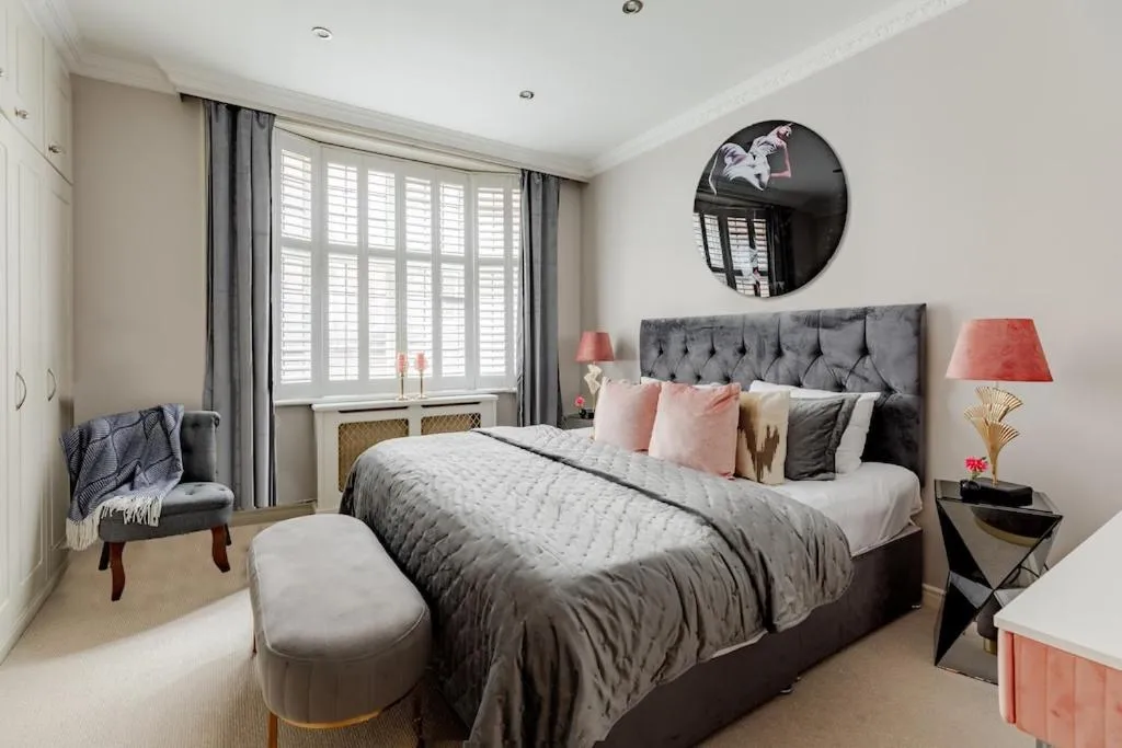 Image 4 of Revamped & LuxXe for Covent Garden Lovers! Adorable City Home for Families & Friends