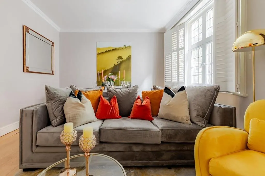 Image 2 of Revamped & LuxXe for Covent Garden Lovers! Adorable City Home for Families & Friends