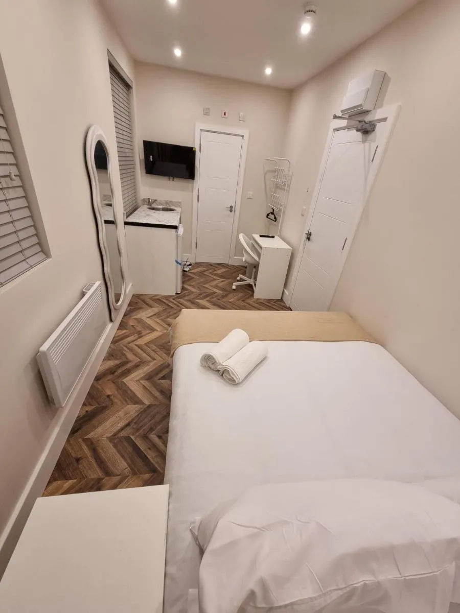Image 4 of Richmond Deluxe Self-Contained Studios Great Transport Links 25 Min to Central London