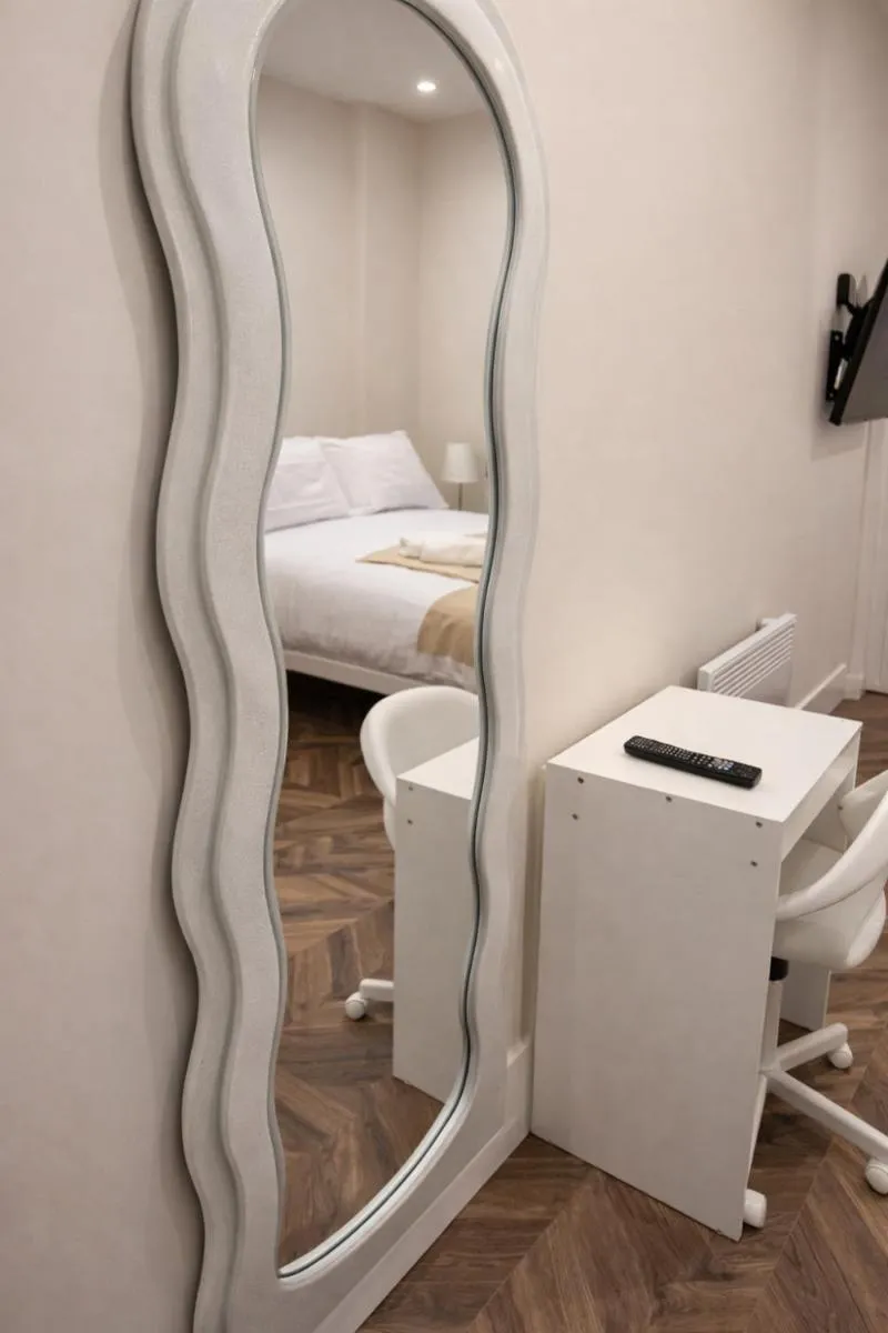 Image 5 of Richmond Deluxe Self-Contained Studios Great Transport Links 25 Min to Central London
