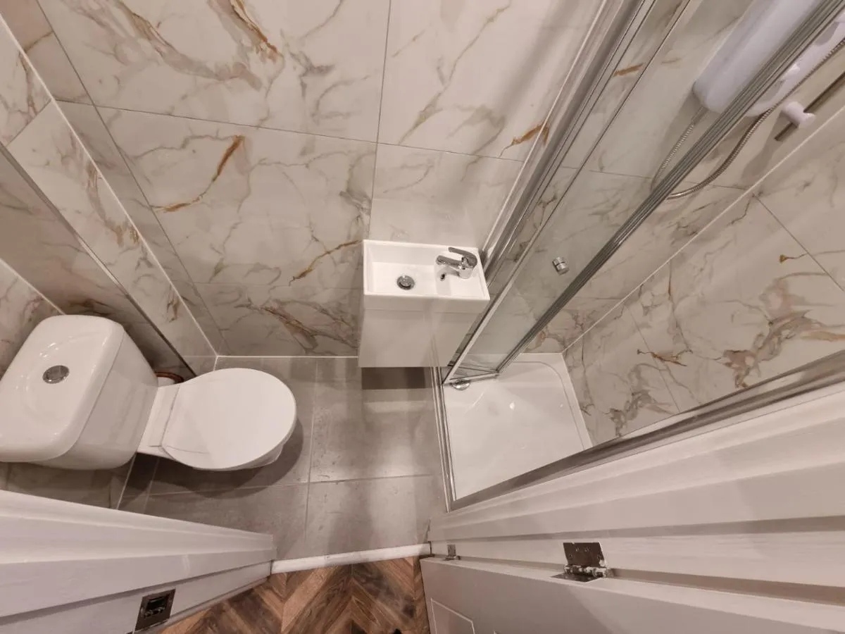 Image 3 of Richmond Deluxe Self-Contained Studios Great Transport Links 25 Min to Central London