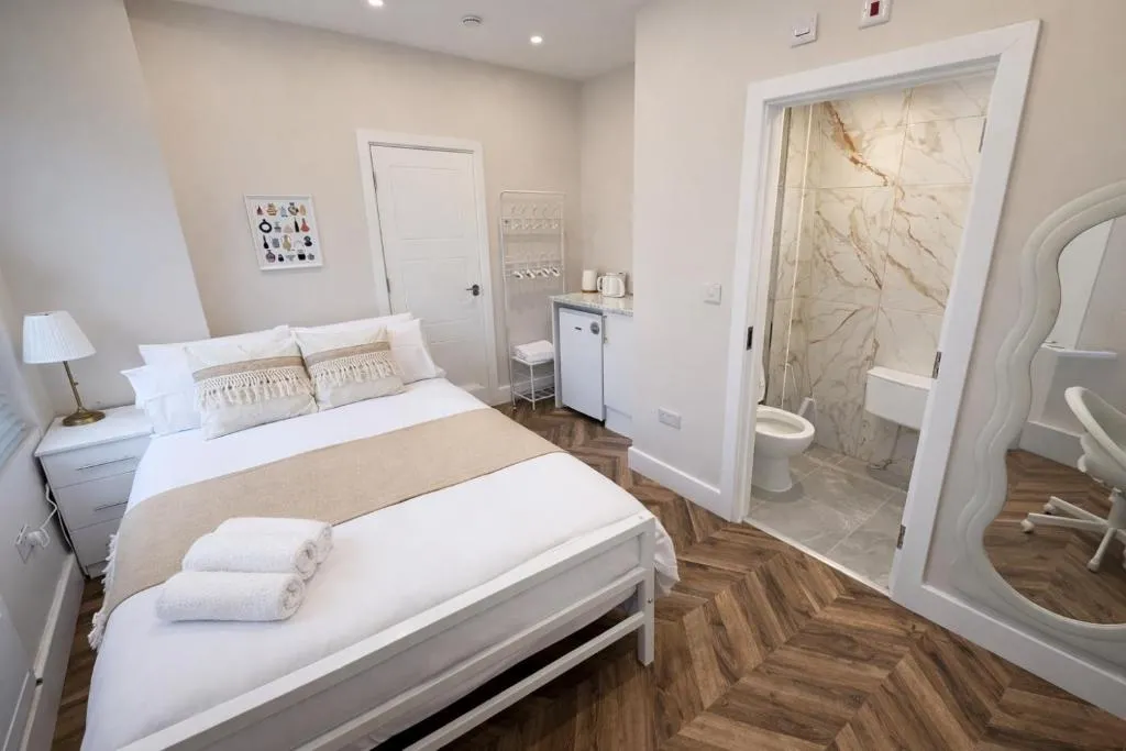 Richmond Deluxe Self-Contained Studios Great Transport Links 25 Min to Central London