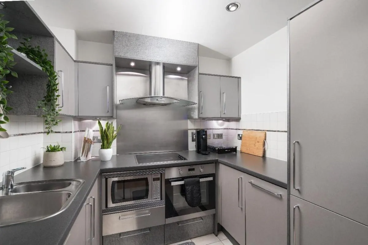 Image 4 of Riverside Apartments with Balcony, 1 Min Walk to Vauxhall Station