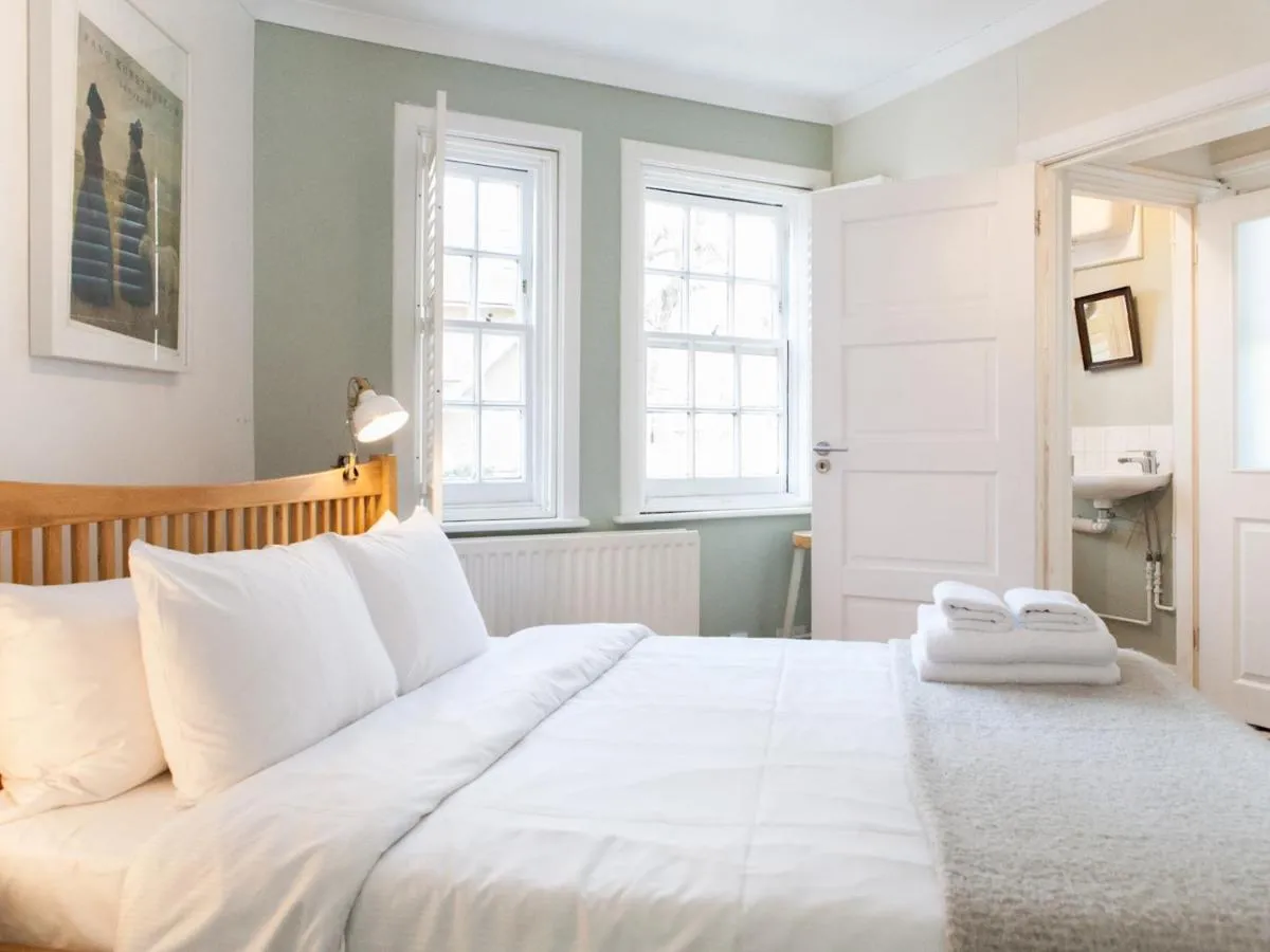Image 5 of Roof Terrace Flat in Hampstead – Pass the Keys