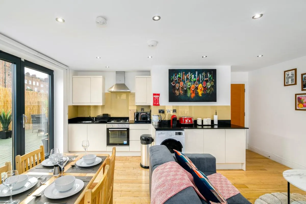 Image 2 of Roof Terrace Oasis 2 Bed 2 Bath London City Shoreditch Hoxton Modern Zone 1