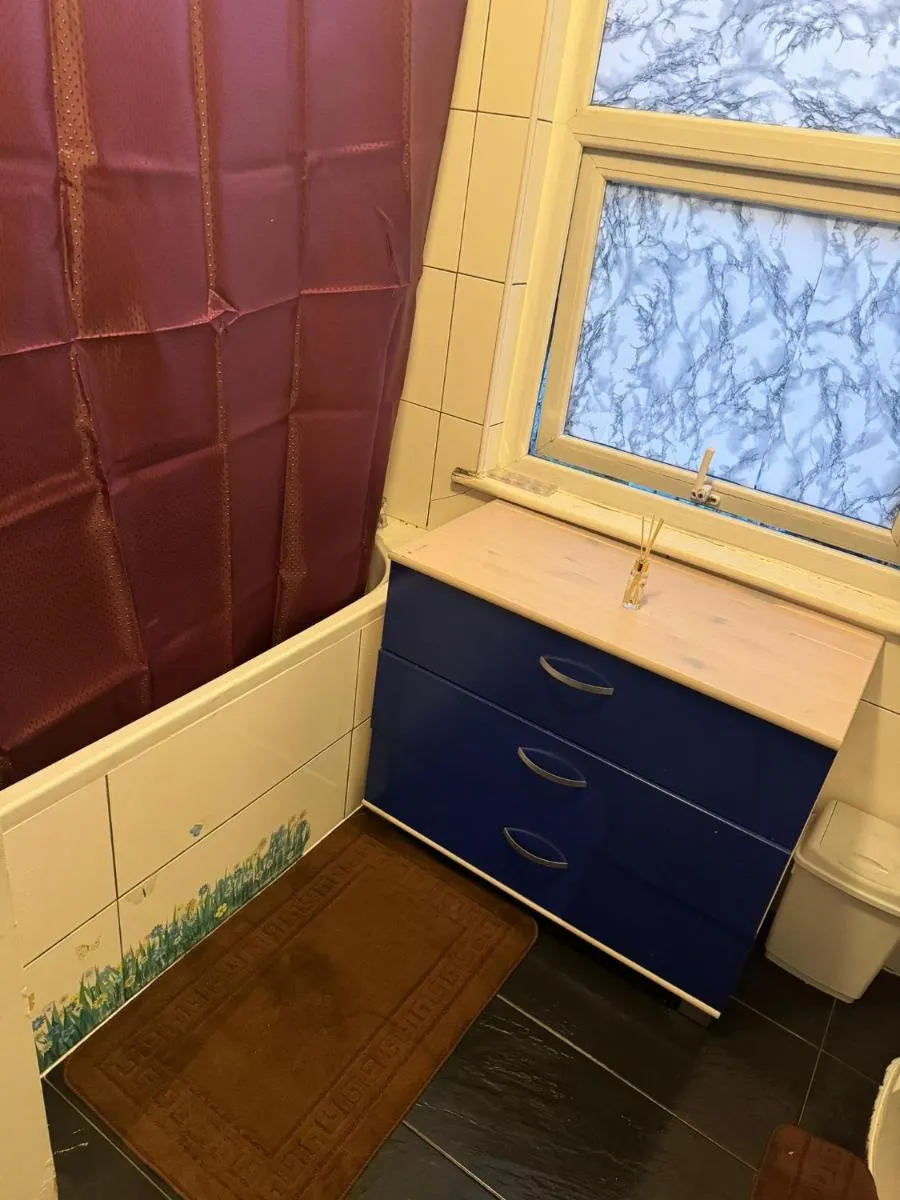 Image 4 of Room for rent
