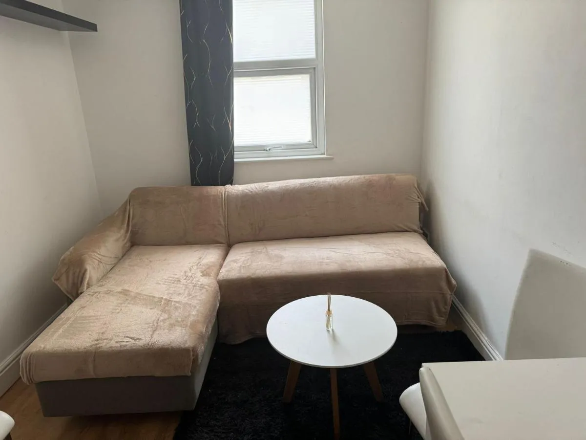 Image 3 of Room for rent