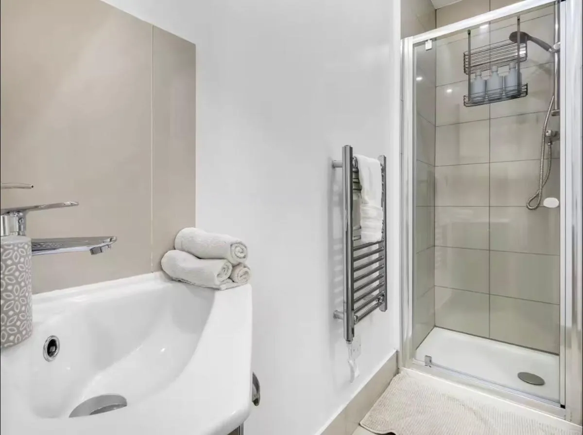 Image 3 of Room in Stylish City Apartment