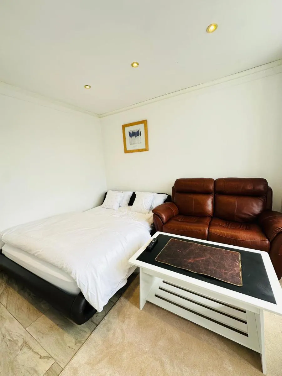 Image 3 of Room in Twickenham stadium London A