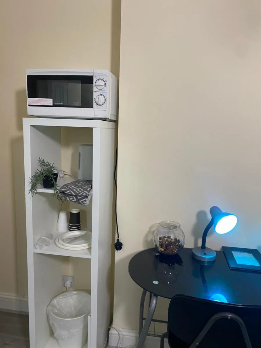 Image 3 of Room two blue