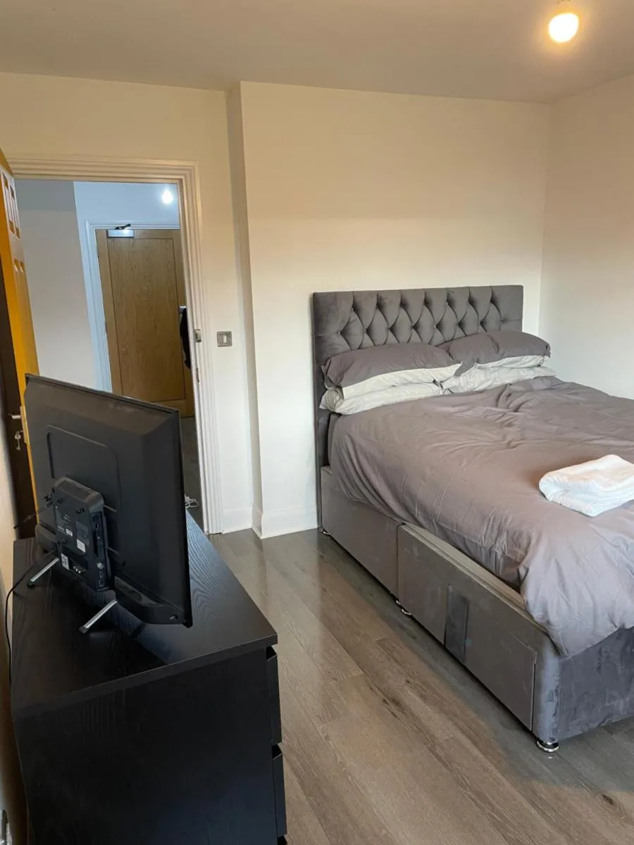 Image 2 of Room with Shared Kitchen and Living Room in South East London by the Riverside