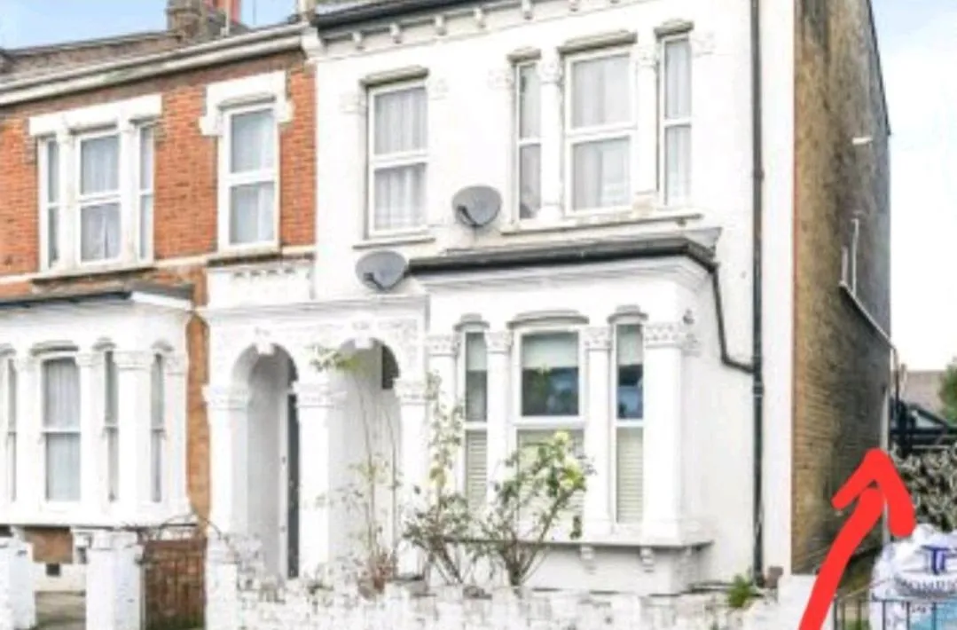 Image 4 of Room with luxury private bathroom and independent entrance near Tube