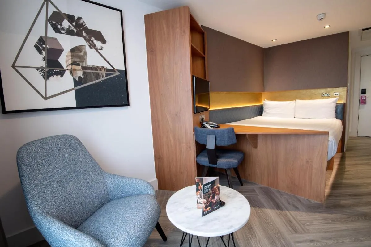 Image 3 of Roomzzz London Stratford