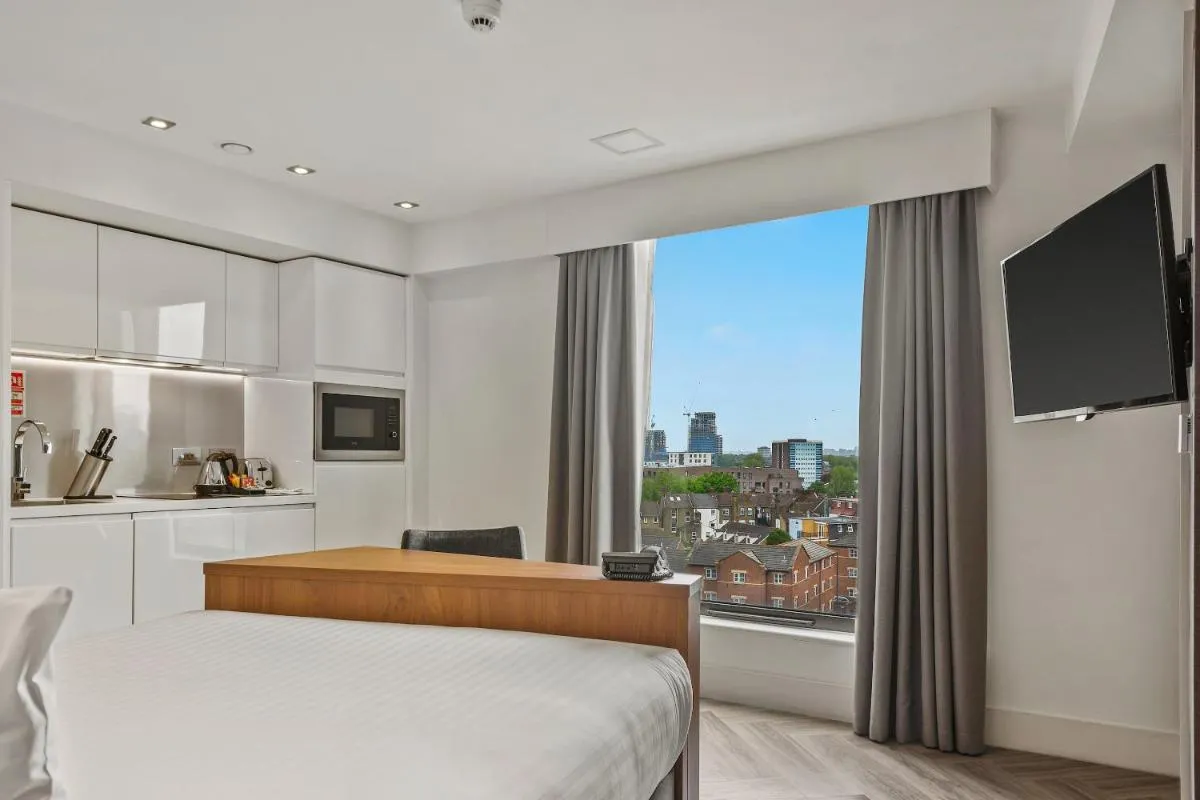 Image 5 of Roomzzz London Stratford