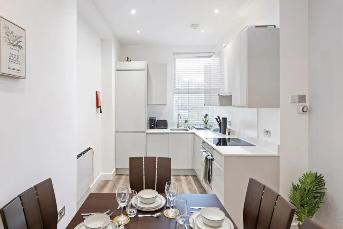 Image 4 of Rose Suite Camden Town 3 Bedroom Sleeps 11