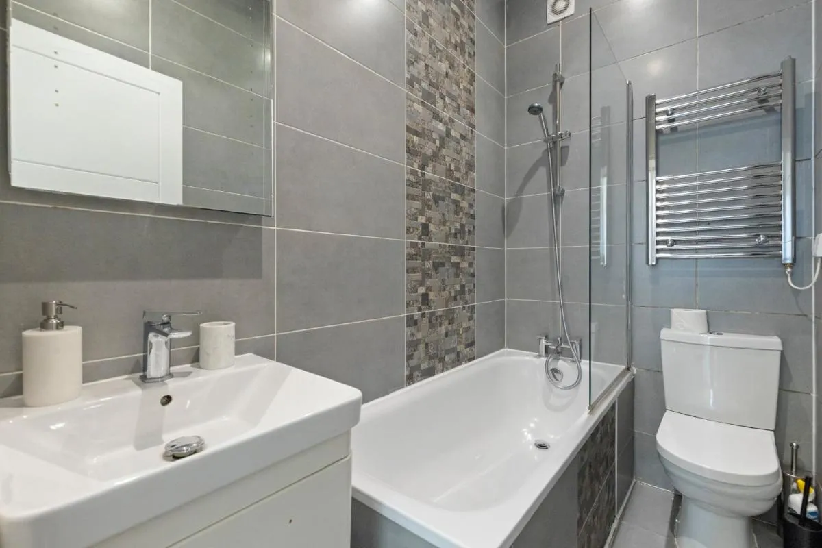 Image 3 of Rose Suite Camden Town 3 Bedroom Sleeps 11
