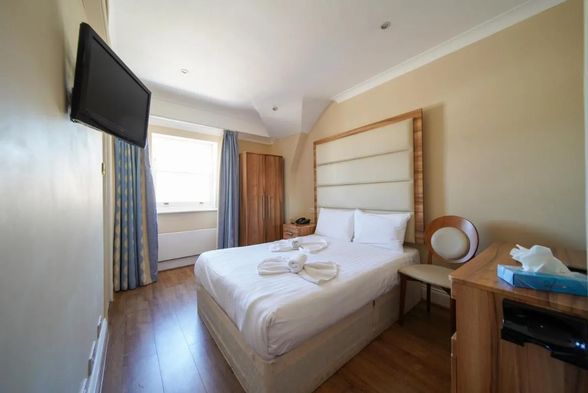 Image 3 of Royal Eagle Hotel