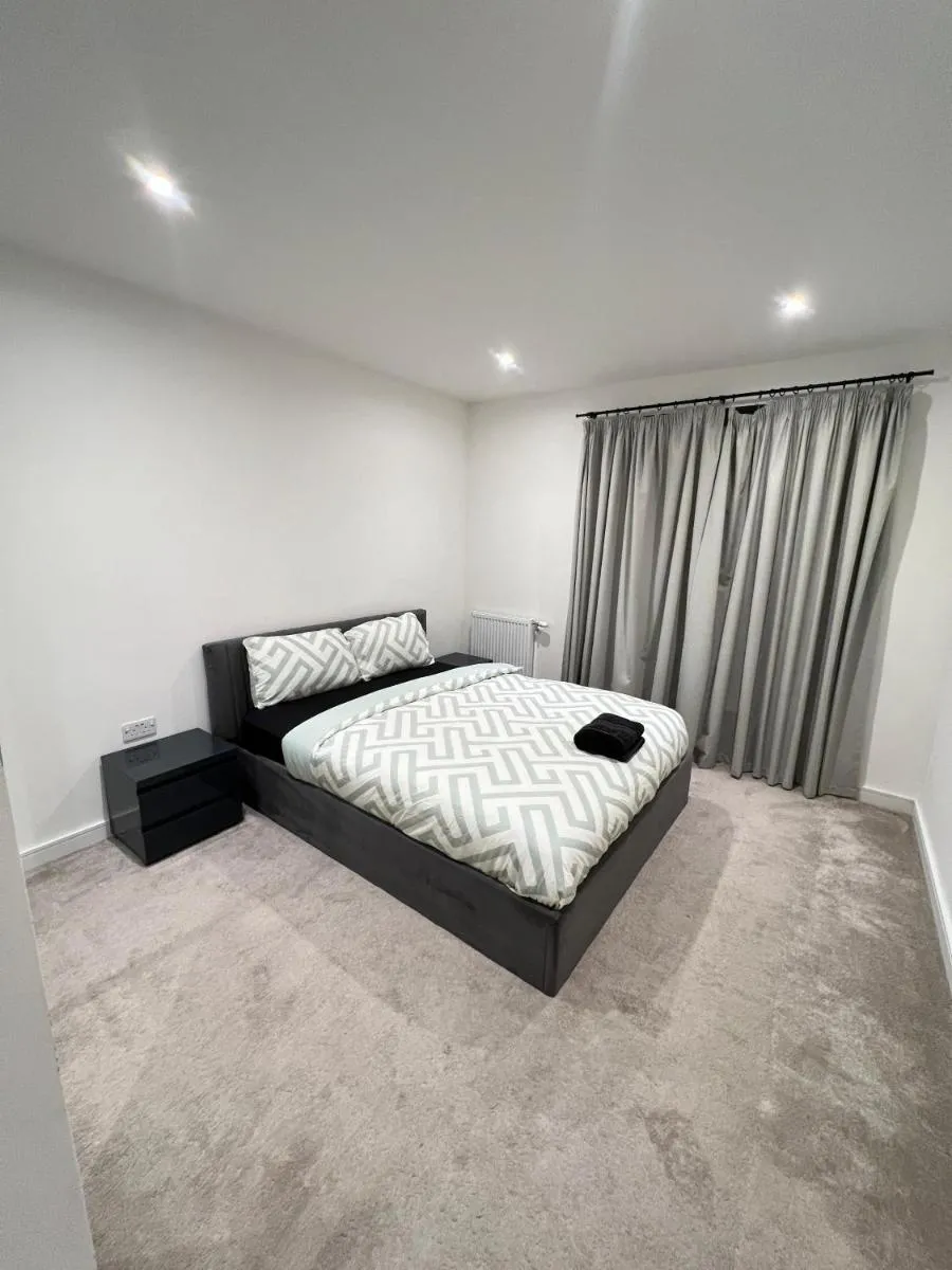 Image 4 of Royal One Suite