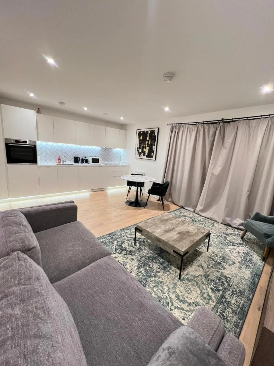 Image 5 of Royal One Suite