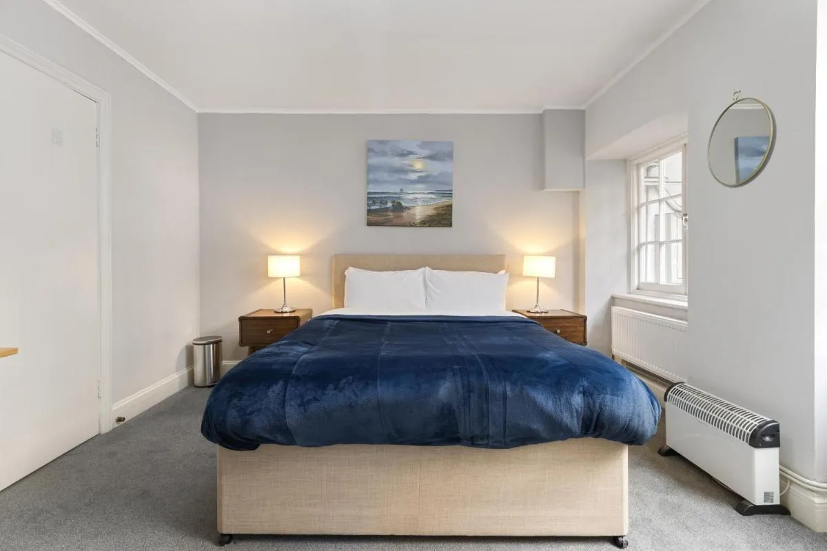 Image 2 of Russell Square Vintage – 2 Cozy Bed Home