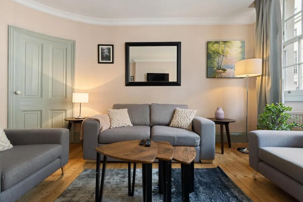 Russell Square Vintage – 2 Cozy Bed Home