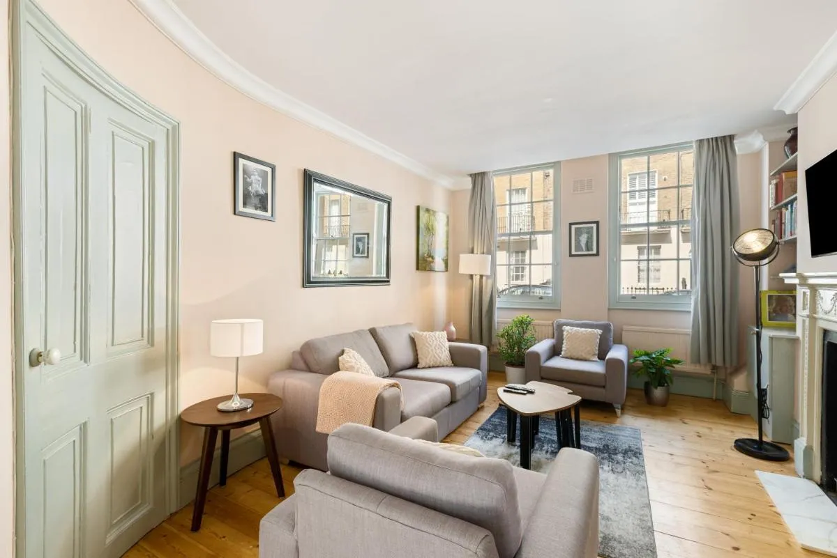 Image 5 of Russell Square Vintage – 2 Cozy Bed Home