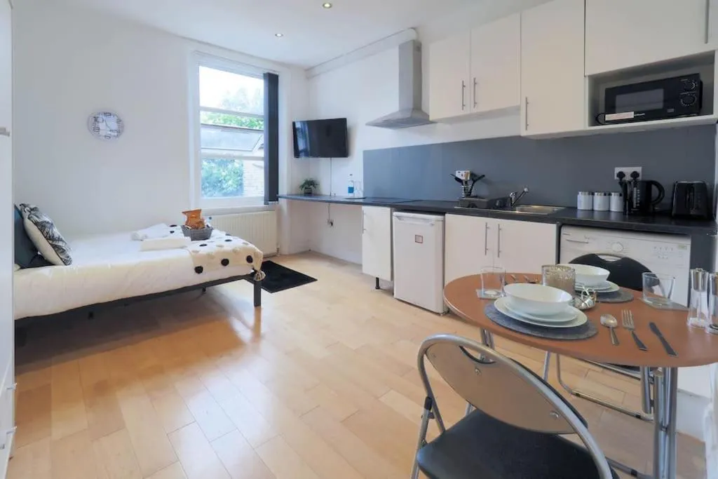 Image 4 of S2 Full Studio With Own Kitchen In Centre Of Kilburn