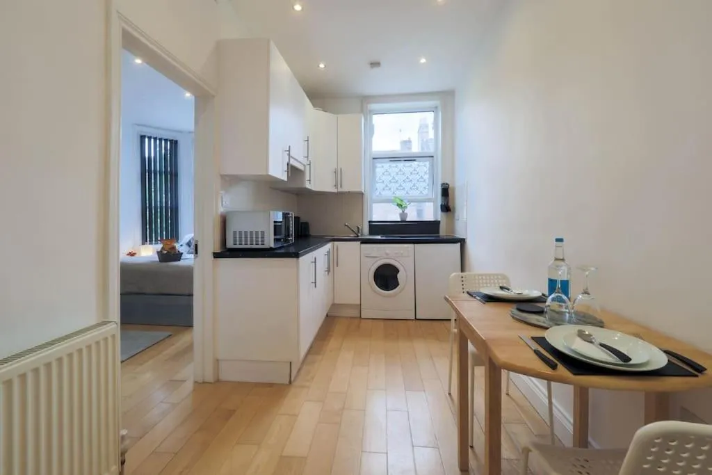 Image 4 of S3 Full Studio In Central Kilburn With Kitchen London Zone 2
