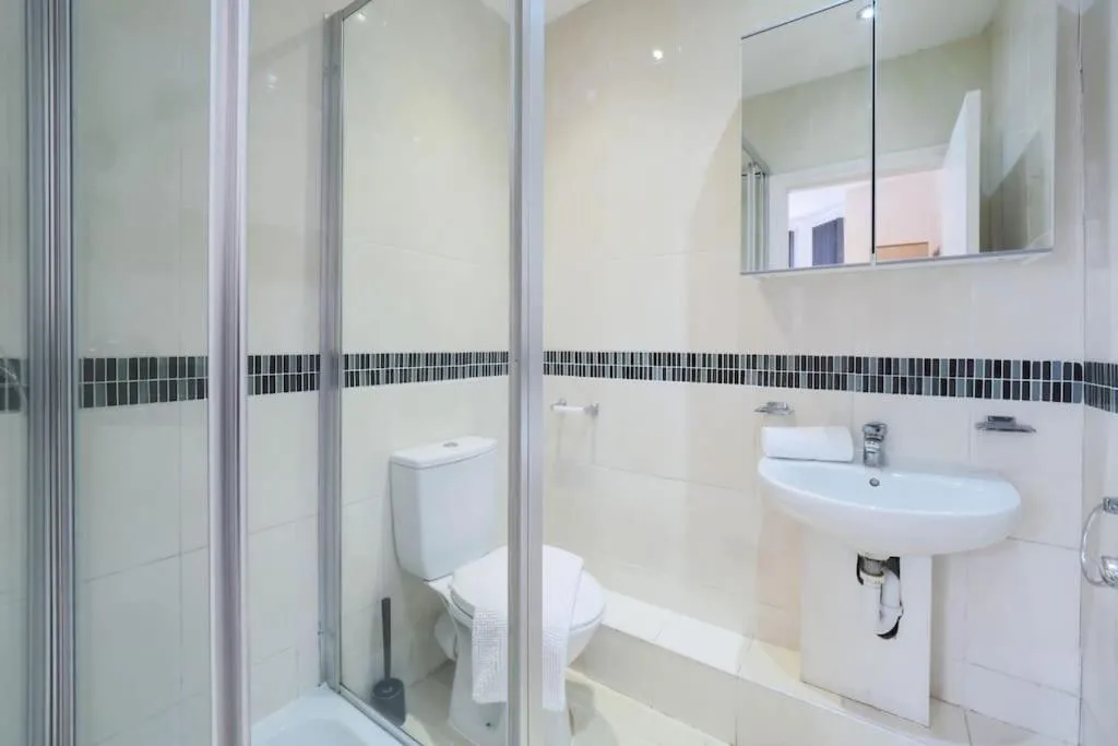 Image 3 of S3 Full Studio In Central Kilburn With Kitchen London Zone 2