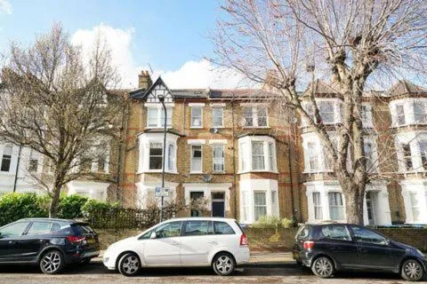 Image 5 of S3 Full Studio In Central Kilburn With Kitchen London Zone 2