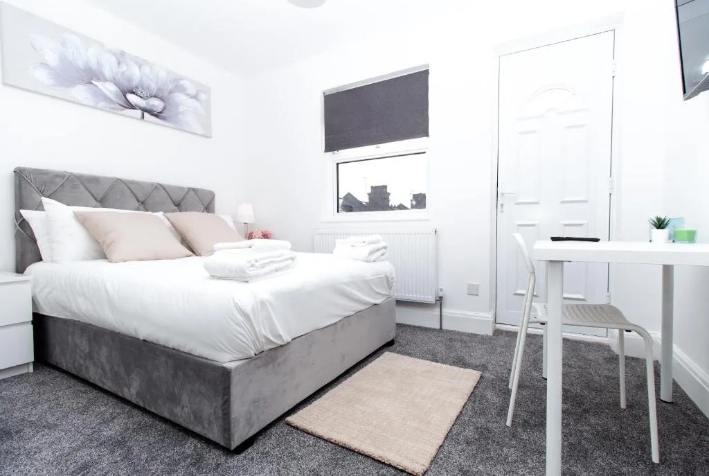 Image 1 of SAV Stays-4 Bed Town House, Harrow