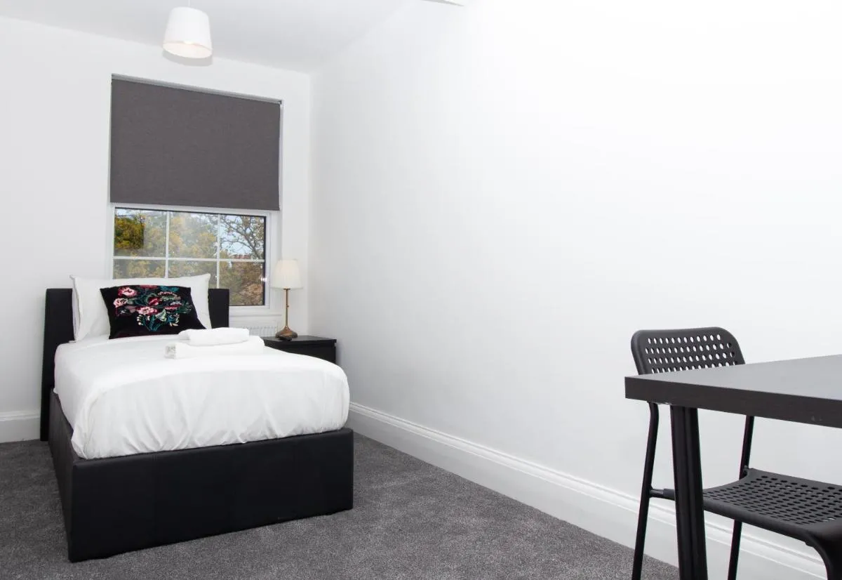 Image 3 of SAV Stays-4 Bed Town House, Harrow