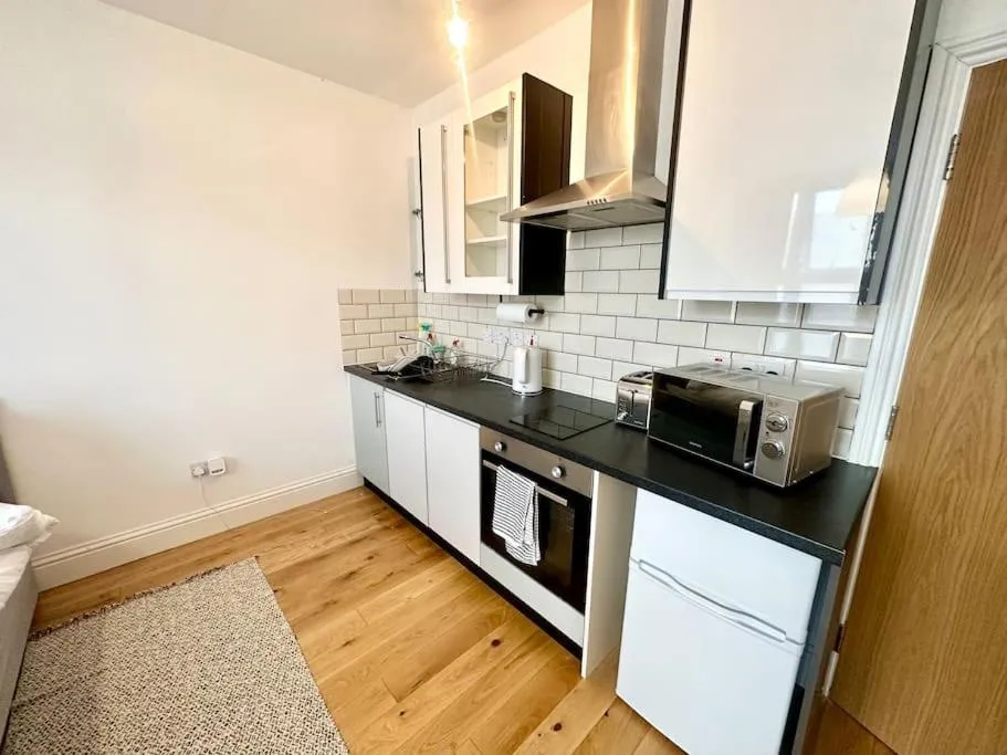 Image 3 of SE4, Self contained studio flat.