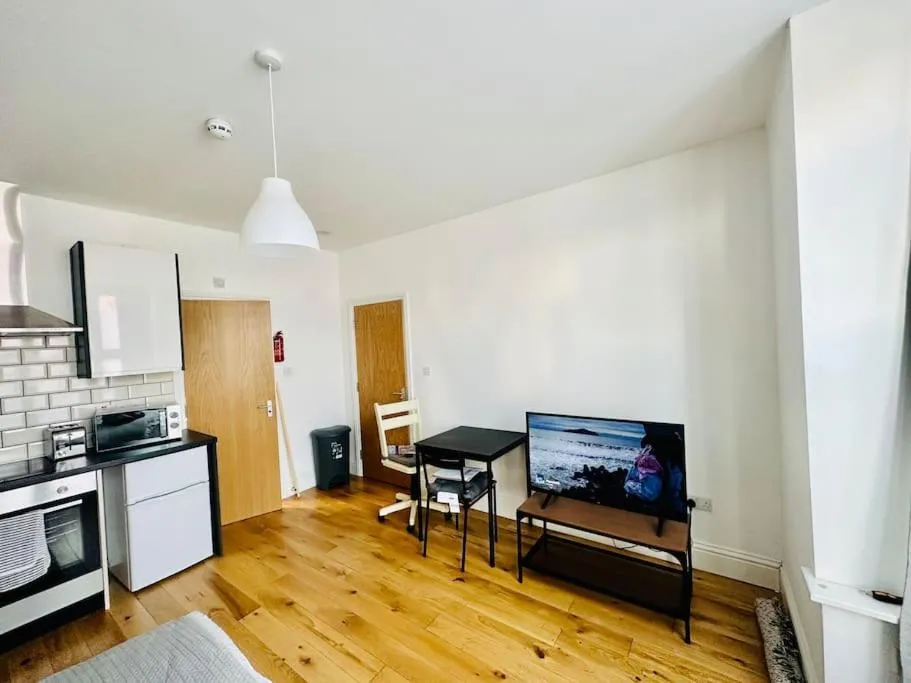 Image 4 of SE4, Self contained studio flat.