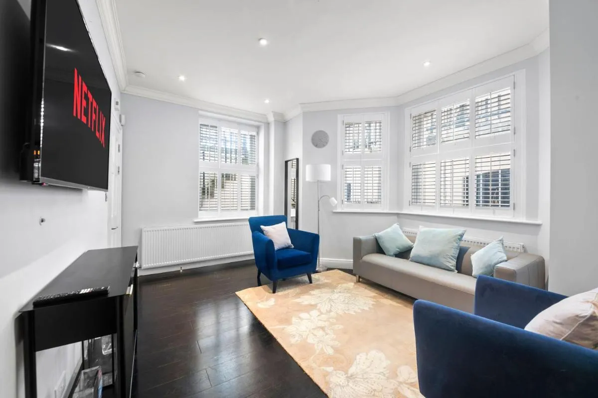 Image 3 of SG, Prime Knightsbridge Luxury Suite