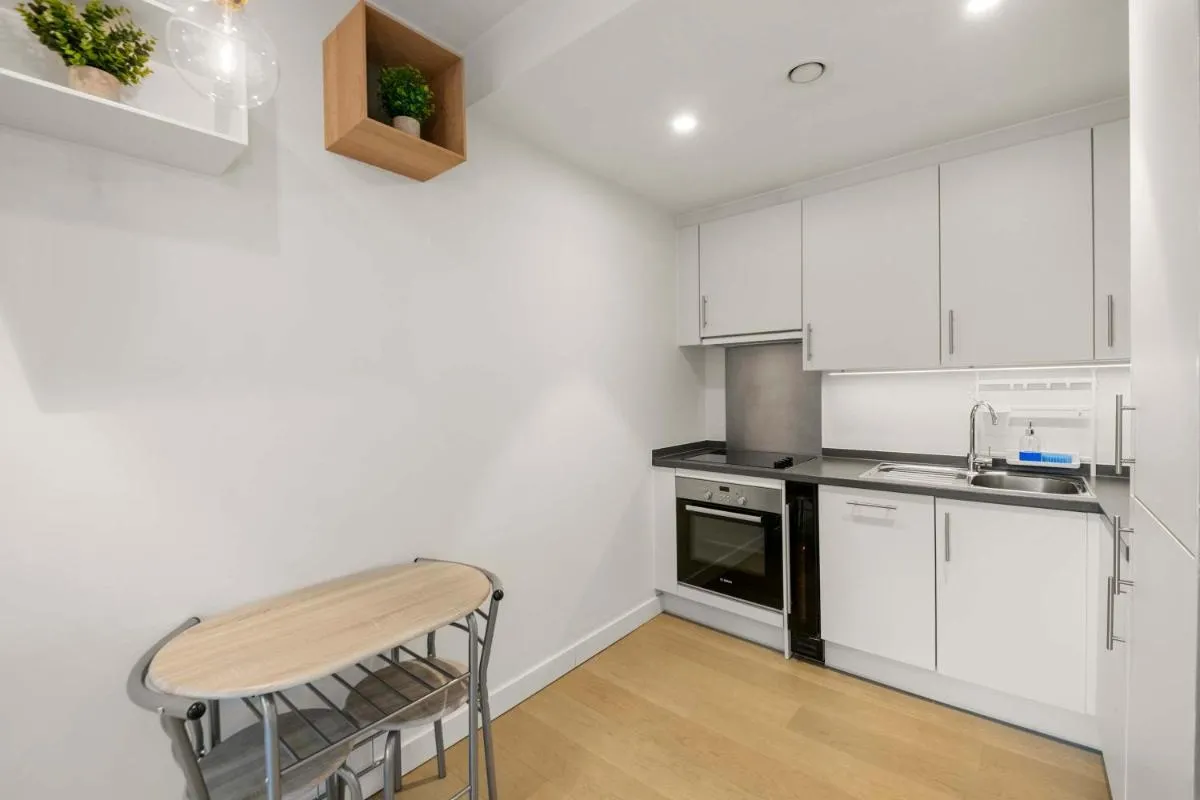 Image 4 of SG Soho & Oxford Street Central Apartment