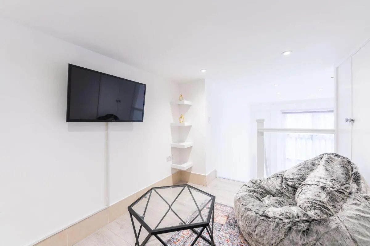 Image 5 of STUDIO BY HYDE PARK